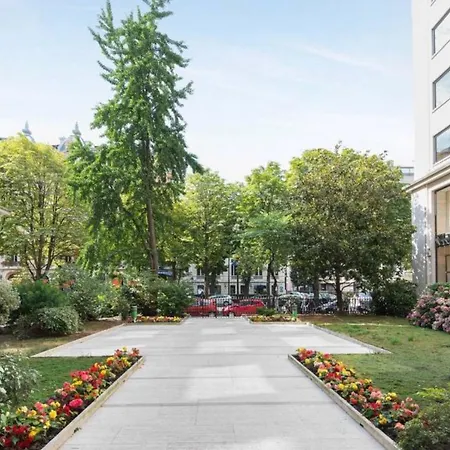 Avenue Montaigne Bienvenue דירה