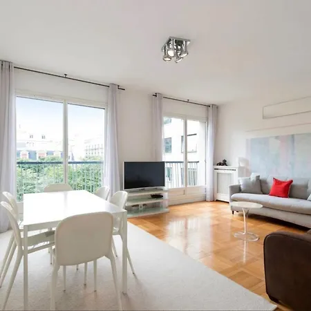 Avenue Montaigne Bienvenue *