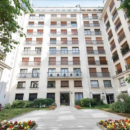 Avenue Montaigne Bienvenue Paříž