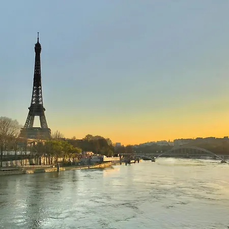 Avenue Montaigne Bienvenue * Paříž