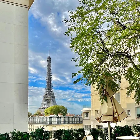 Avenue Montaigne Bienvenue * Paříž