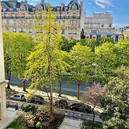 Avenue Montaigne Bienvenue *