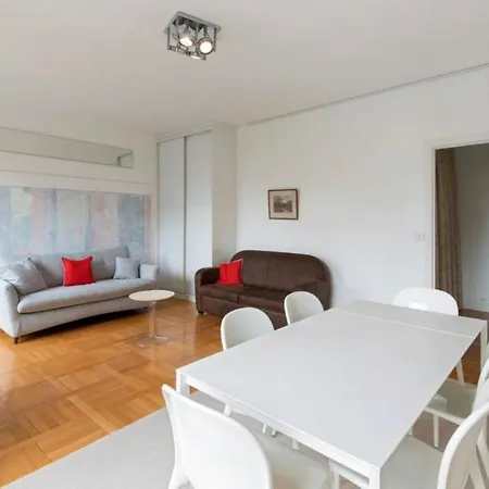 Avenue Montaigne Bienvenue Apartman