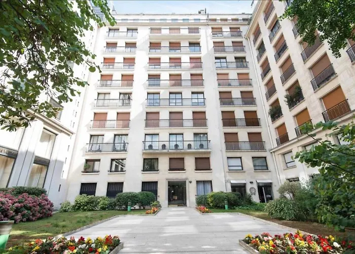 Avenue Montaigne Bienvenue 巴黎
